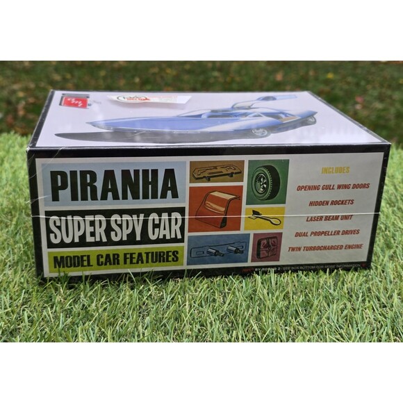 AMT Piranha CRV Super Spy Car 1:25 Scale Model Car Kit AMT900 Factory Sealed Kit - Picture 6 of 8